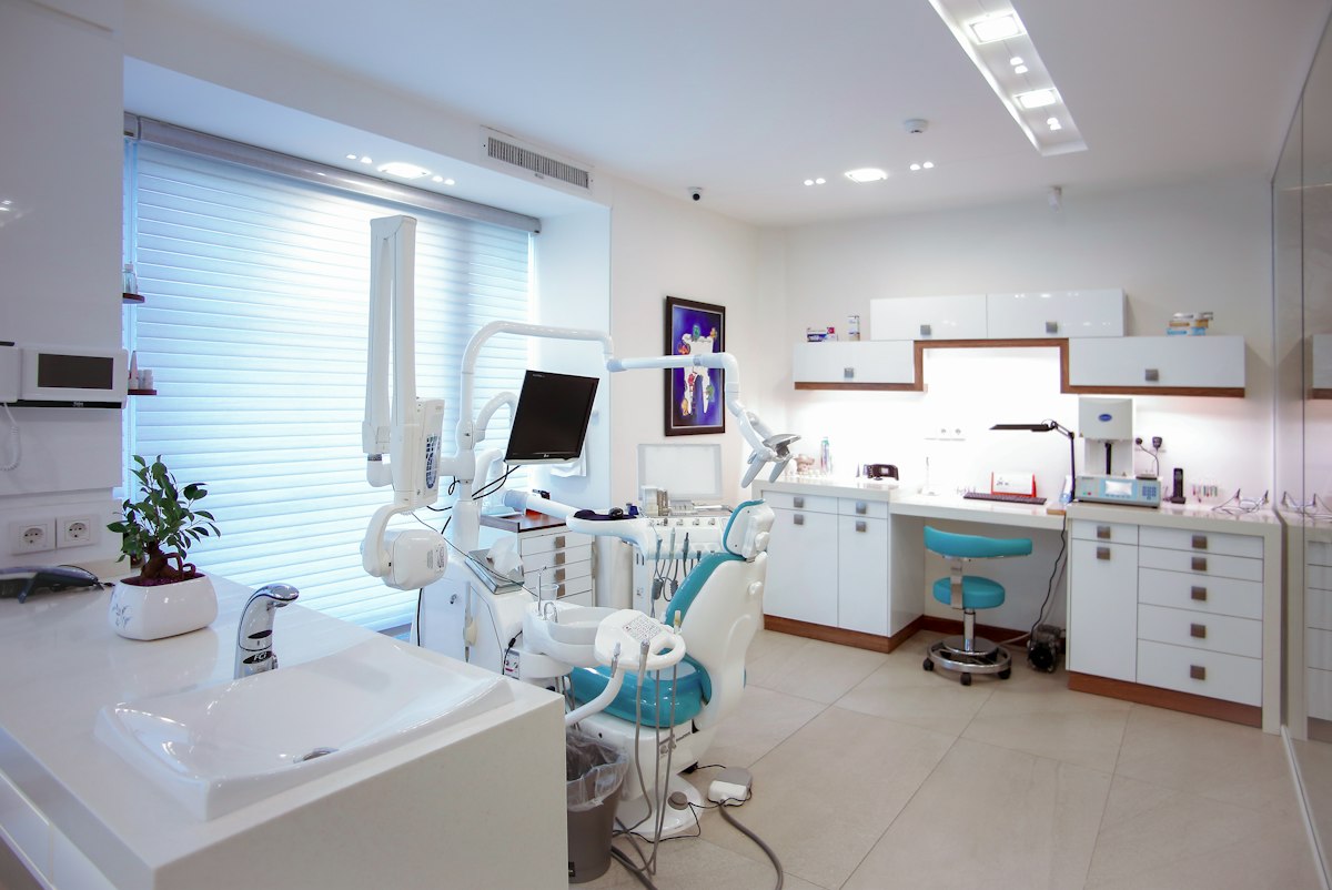 Odontología digital en México: Colgate-Palmolive impulsa inteligencia artificial y diagnóstico 3D para prevenir patologías bucales Consulta odontológica moderna con escaneo digital y tecnología médica 3D