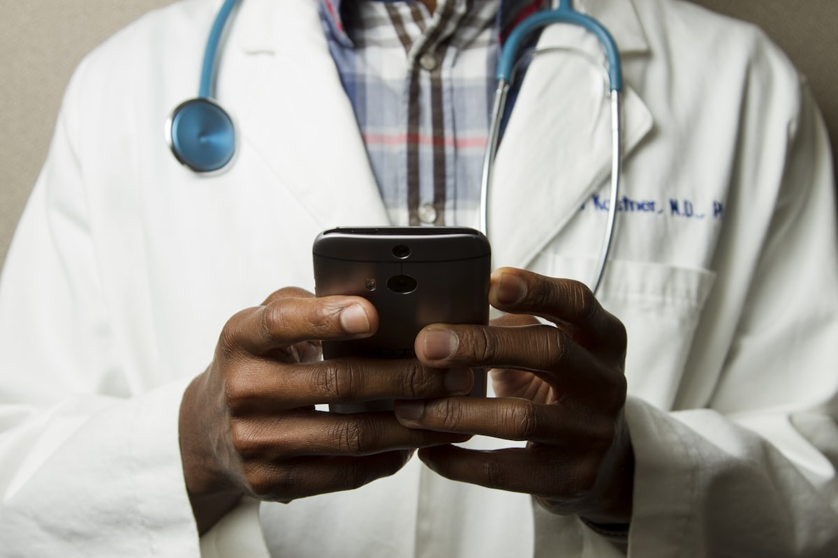 Atención médica preventiva y pruebas diagnósticas confidenciales en centro de salud