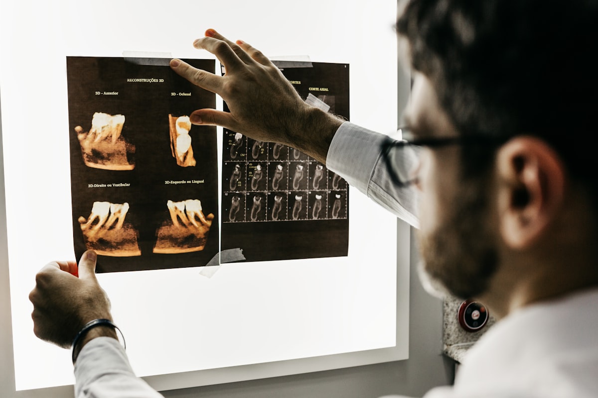 Dyson incursiona en el cuidado bucal en México con CameraJet, su primer cepillo con cámara y escaneo dental Dispositivo tecnológico Dyson para escaneo dental e higiene bucal avanzada