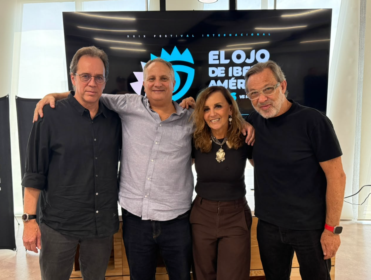 Directivos y creativos de la industria publicitaria reunidos en presentación de festival internacional