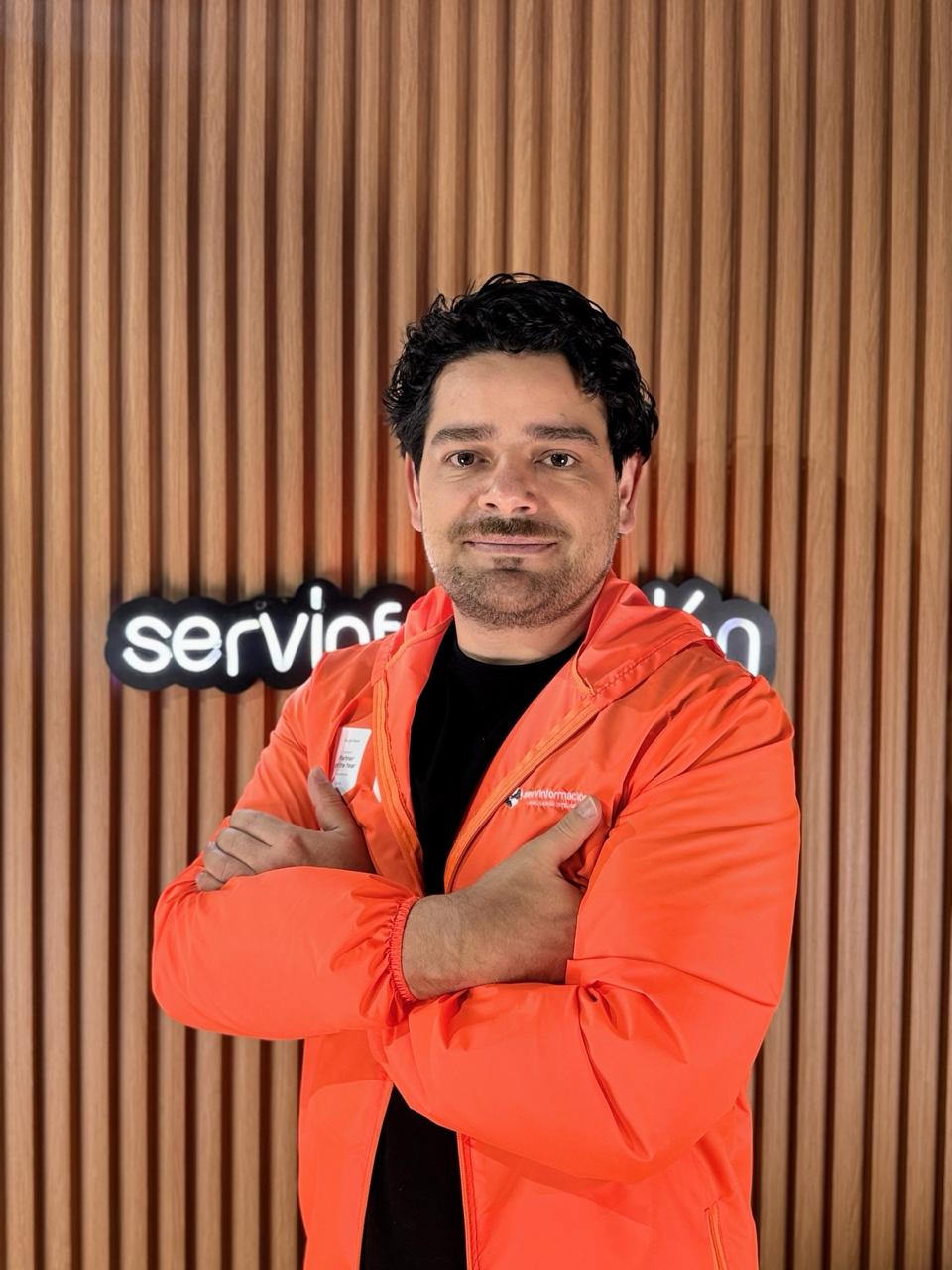 Tablero digital con métricas analíticas e inteligencia artificial para optimización empresarial