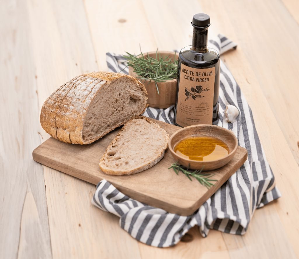Dispensadores de semillas, granos y frutos secos a granel en tienda ecológica de consumo consciente