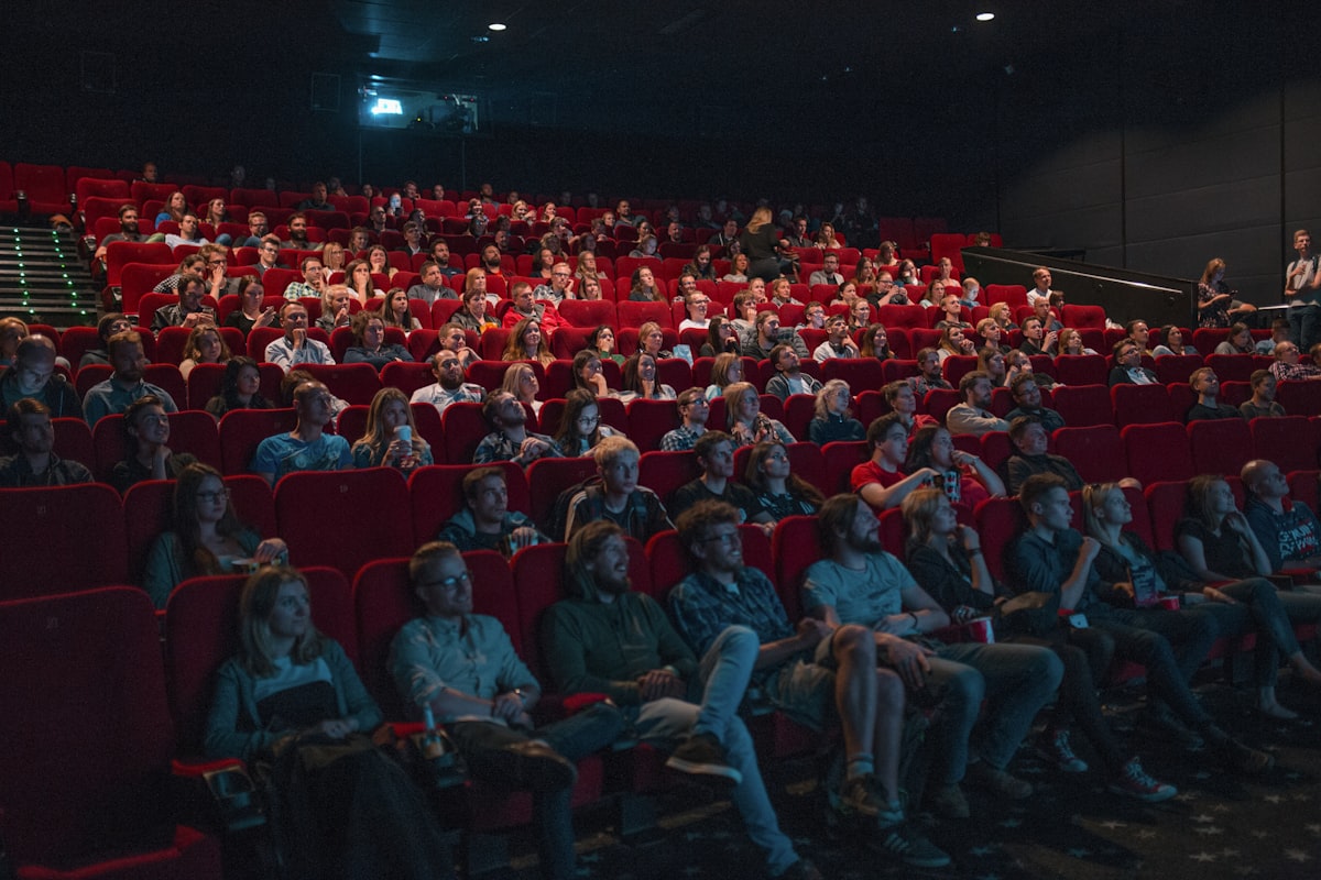 Función de cine comunitario al aire libre en el festival de cine Árbol Rojo en Quintana Roo