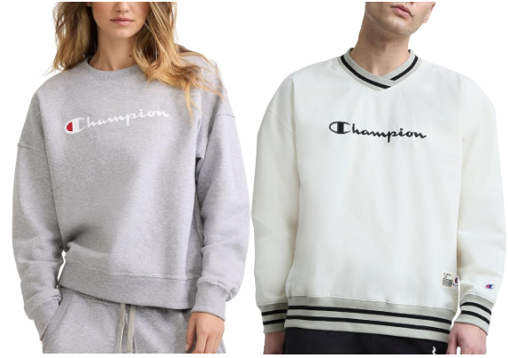 Prendas de vestir básicas de algodón y diseño atemporal en exhibidor de tienda de retail