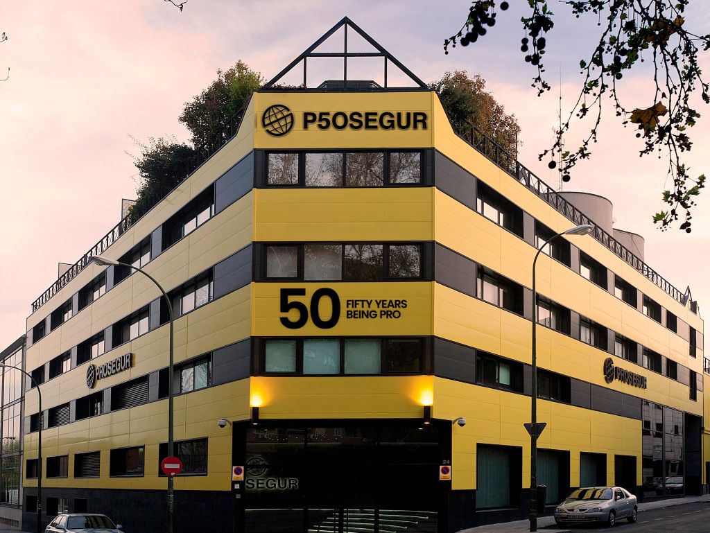 Monitoreo de seguridad corporativa y protección de instalaciones empresariales