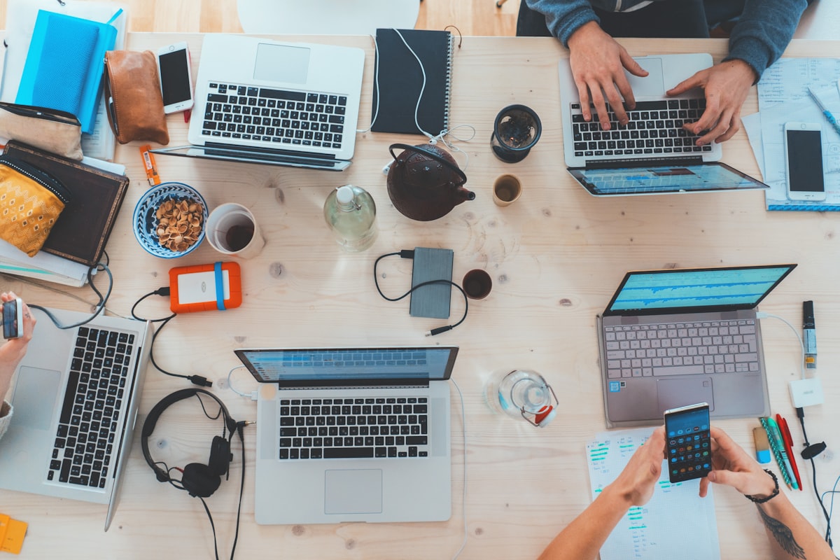 Innovación tecnológica y dispositivos electrónicos de última generación en feria internacional