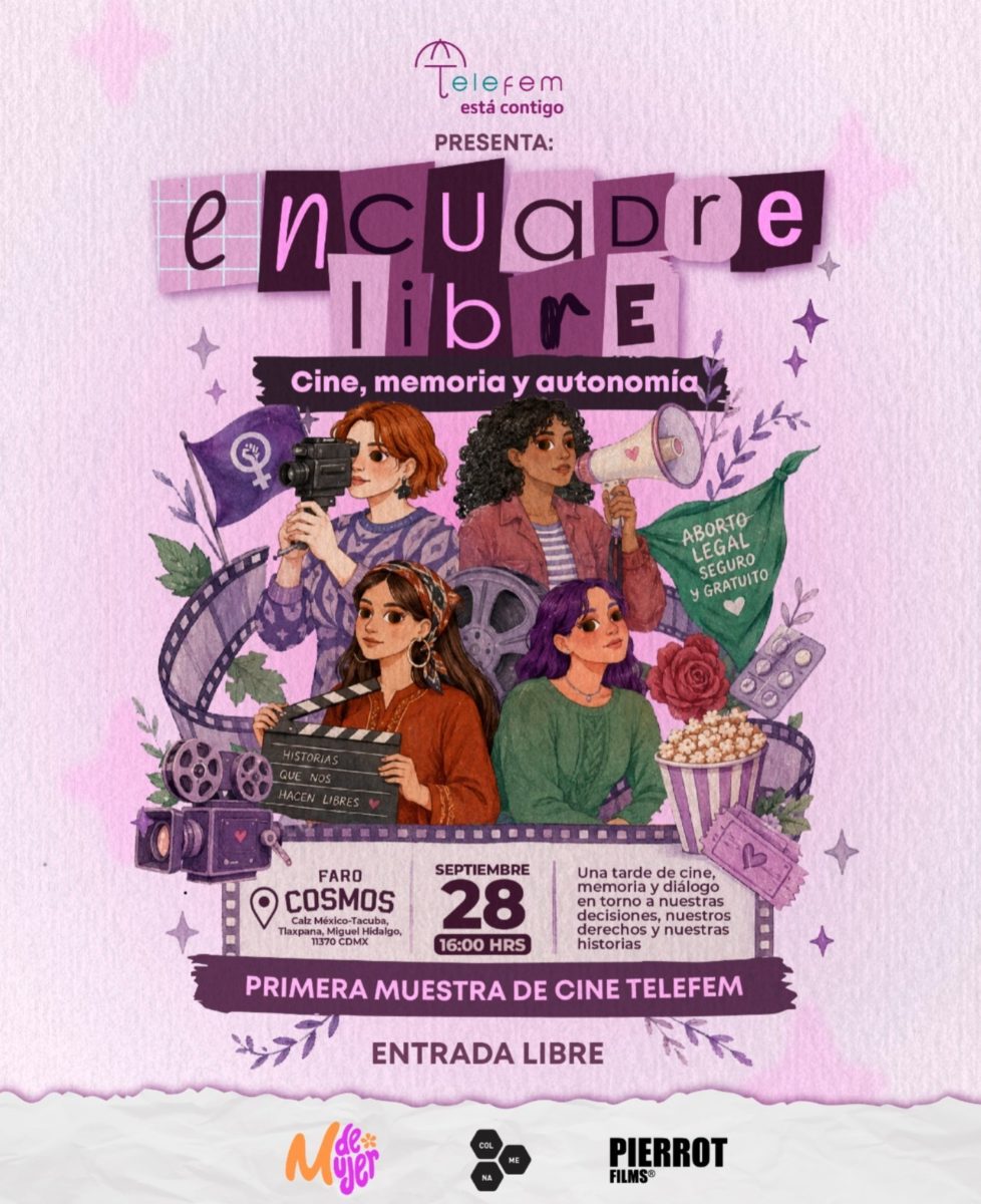 Proyección cinematográfica en sala cultural que fomenta el debate y la memoria sobre la autonomía de las mujeres