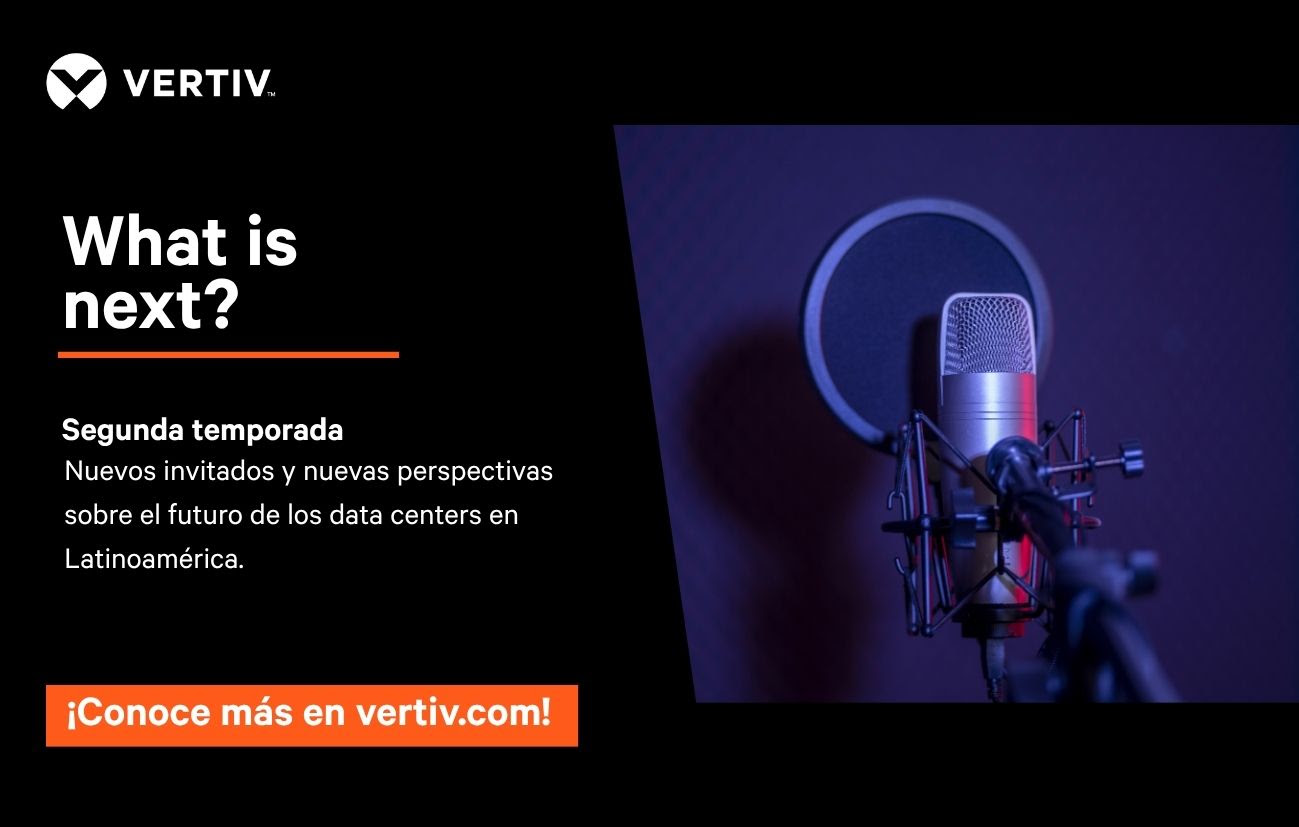 Vertiv estrena la segunda temporada de 'What is Next' sobre el impacto de la IA en los centros de datos de Latinoamérica Pasillo de servidores en centro de datos de alta densidad con refrigeración para inteligencia artificial