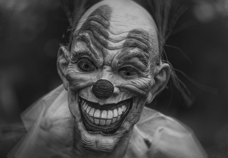 Sala de cine y transmisión de películas de terror y suspenso para la temporada de Halloween