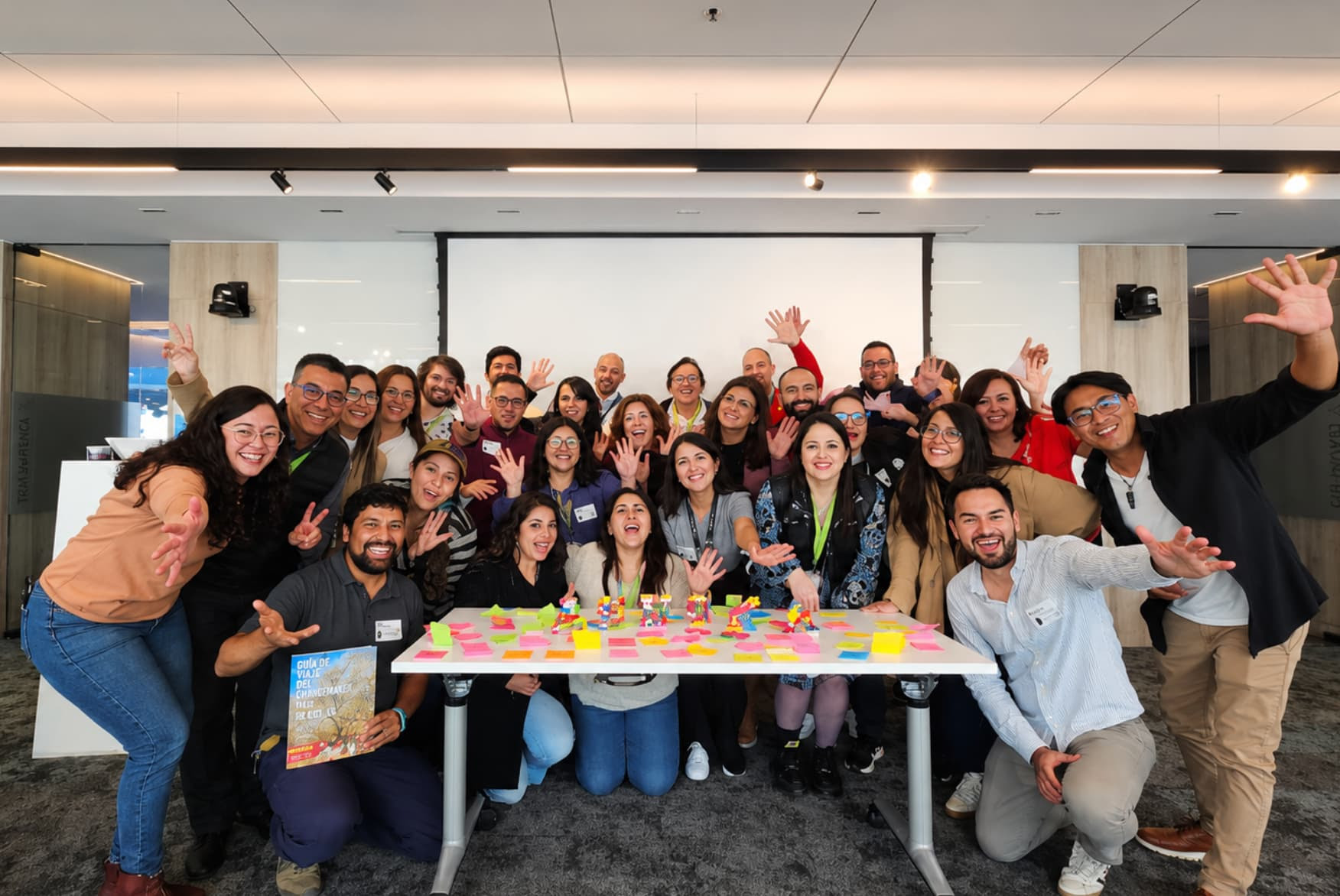 Ashoka y Fundación MetLife reconocerán en Nayarit a jóvenes agentes de cambio y docentes tras impactar a más de 26,000 educadores Docentes y jóvenes líderes comunitarios participando en talleres de innovación educativa en México