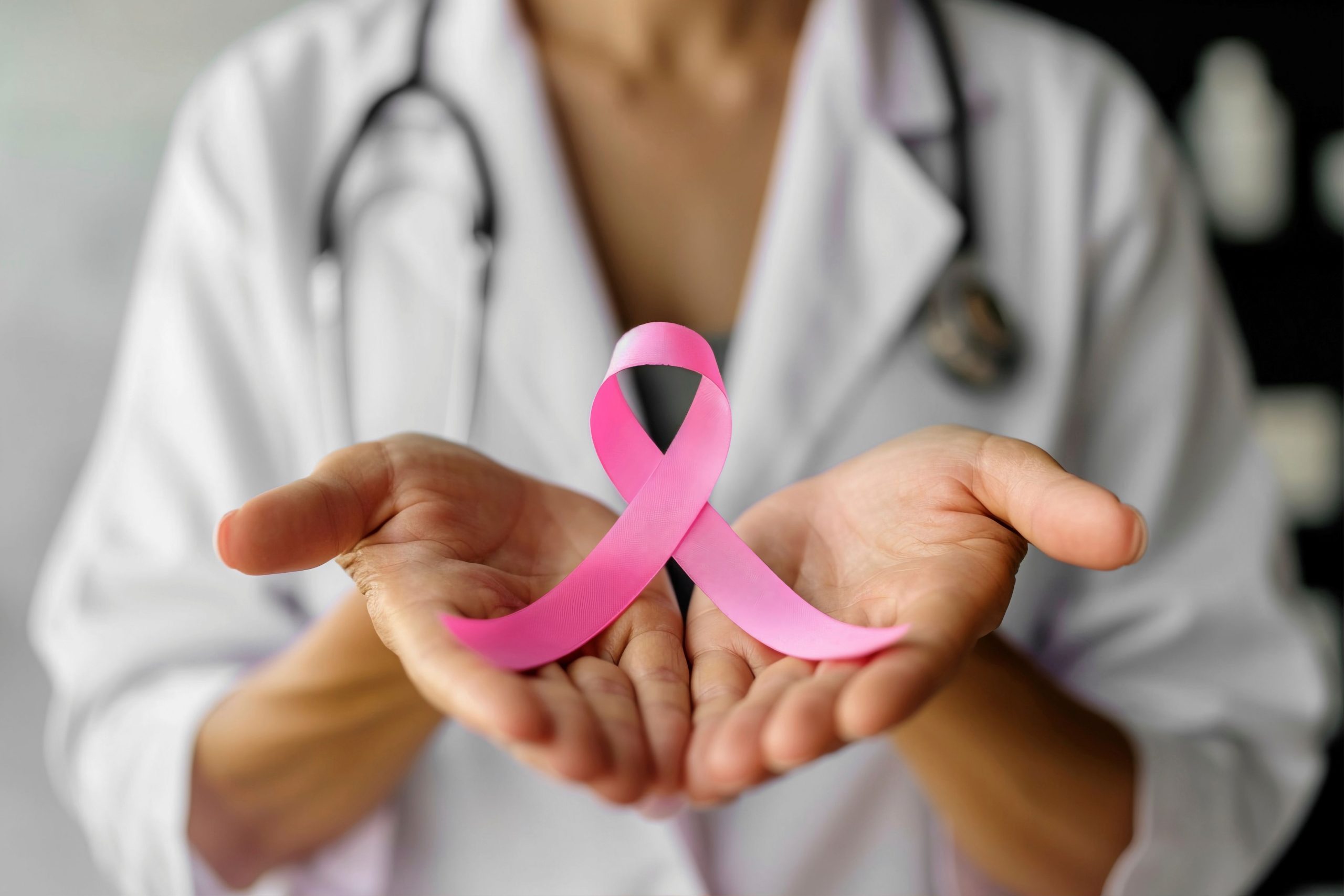 Atención médica integral y acompañamiento social a pacientes con cáncer de mama