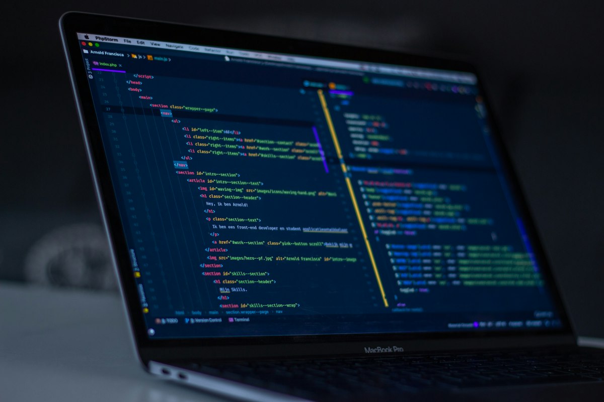 Desarrollo de software e inteligencia artificial: GoDaddy lanza infraestructura de hosting para desplegar aplicaciones web mediante agentes de programación con IA Programación de software y despliegue automatizado de aplicaciones web mediante inteligencia artificial