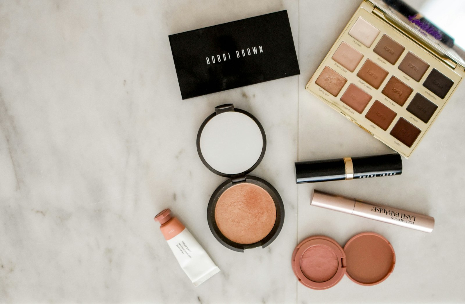 Innovación en herramientas cosméticas: Real Techniques introduce la brocha esférica RT 260 Bubble Blending Brush con tecnología UltraPlush Herramientas profesionales de maquillaje y brocha esférica Real Techniques para texturas en crema